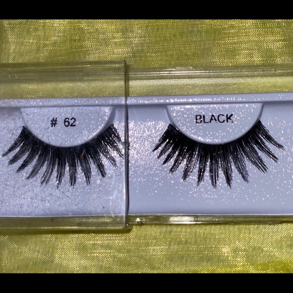 Eyelashes (dozen) - Picture 3 of 4